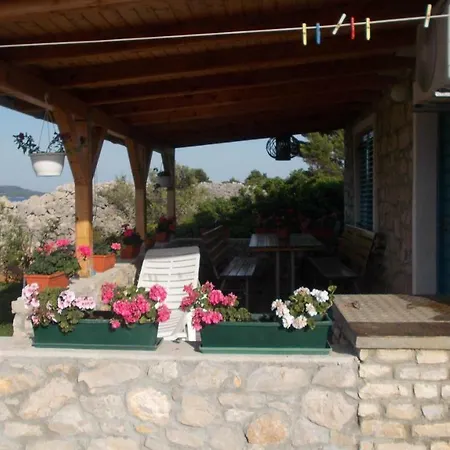 Holiday home Kuca Na Otocicu Radelj